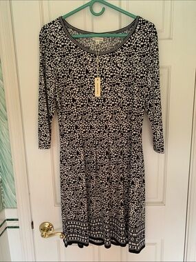 Max Studio Black and White Long Sleeve Patterned Dress